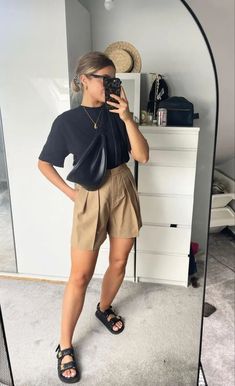 What is Quiet Luxury? I explain how to style a quiet luxury outfit and where to get the look on a budget. Fans of the old money aesthetic and Sofia Richie will love this trend! old money outfits #ootd #style #fashion #women #outfit Trouser Shorts Outfit Korean, Outfits To Wear To A Graduation Ceremony As A Guest, Outfit Primavera 2020 Mujer, Safari Shorts Outfit, Humid Weather Outfit Summer Casual, Sarahs Day Outfit, Holiday Outfit Inspo Summer, Summer Wedding Photographer Outfit, Simple Europe Outfits