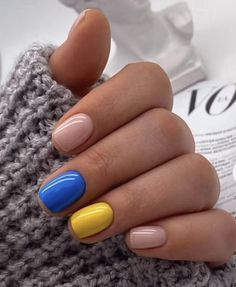 Manicure Ukraine, Nails Ukraine, Ukraine Nails, Bright Nail Art, Minimal Nails Art, French Tip Nail Designs, Beauty Nails Design, Minimal Nails, Almond Nails Designs