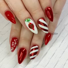 Christmas nails, winter nails, red nails, almond nails, gel nails, chrome nails, snowflakenails Winter Nails Red, Red Nails Almond, Ornament Nails, Almond Nails Gel, Christmas Nails Designs, Festive Nail Designs