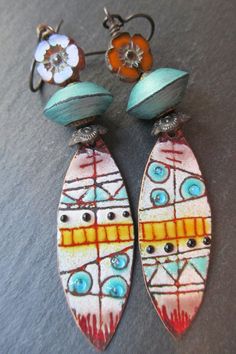 "Fantastic, colorful enameled copper spears, by the talented Patricia at verreetcuivre, are the main feature of these tribal earrings. The enameled copper charms sport an ethnic graphic pattern of swirls, lines, grids and dots in shades of aqua blue, mustard yellow, black and rust against a white background. Atop the spear shaped charms are dark pewter bead caps in a rustic petal design with raised dots. Above these are teal blue hand-made polymer clay bicone beads by mysticpeasantbeads. The col Bohemian Multicolor Enamel Earrings, Polyclay Ideas, Torch Fired Enamel Jewelry, Spear Earrings, Tiny Gold Earrings, Blue Wedding Jewelry, Boho Jewels, Tin Earrings, Small Dangle Earrings