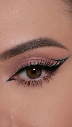 Cute Daily Makeup Looks, Hold Makeup Looks, Make Up Sera, New Makeup Looks To Try, Cute Simple Makeup Ideas, Party Eyeshadow Looks, Makeup To Go With Black Dress, Makeup Inspo Prom, Eyeshadow Pictures