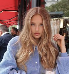 Warm Blonde Hair, Rambut Brunette, Blonde Hair Transformations, Romee Strijd