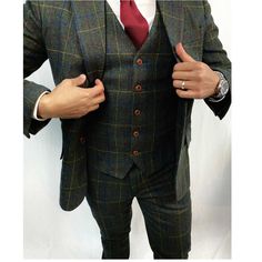 Abitto has been making serious waves in the men's tweed suit fashion sphere of late and this exquisite green tweed suit demonstrates just why. PRICE QUOTED INCLUDES U.S TAX'S This tweed suit can be worn as a wedding tweed suit with a green theme, a work tweed suit or that statement tweed suit for the races. Material: Tweed Weight: 440 GSM Wear this luxurious tweed suit with its matching trousers, a white shirt, black shoes and a blue or red tie for a sharp look. All our tweed suits are hand made Green Tweed Suit, Mens Tweed Suit, Vintage Castle, Tweed Men, Tweed Suit, Slim Fit Blazer, Mode Costume, Green Tweed, Groom Tuxedo