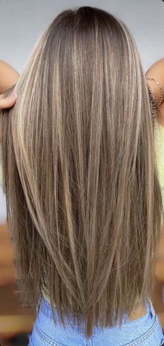 Beautiful Brown Hair, Brown Hair Inspo, Hair Color Streaks, Brunette Hair With Highlights, Brown Hair With Blonde Highlights, Brown Hair Balayage, Blonde Hair Inspiration, Balayage Hair Blonde, Light Hair Color