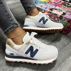 Cute Running Shoes, Pretty Shoes Sneakers, Shoes Outfit Fashion, Cute Nike Shoes, Cute Sneakers, Outfits With Converse, New Balance 574, Shoe Inspo, Balance Shoes