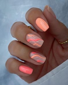 18 Stylish Peach & Coral Nails You'll Want To Wear This Summer Summer Nails Peach Coral, Peaches Nail Art, Malta Nails, Pink And Peach Nails, Blue And Coral Nails, Pink And Coral Nails, Summer Nails Peach, Beach Nails Pink, Summer Peach Nails