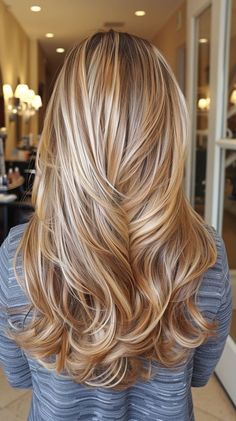 🌟 Shine Bright with Stunning Highlights! 🌟 Explore 32 beautiful blonde and caramel highlight ideas that will transform your hair. Whether you’re looking for a subtle, natural blend or bold, eye-catching streaks, these highlight styles add depth, dimension, and a touch of elegance to your look. Perfect for any season, these ideas will inspire your next salon visit. Save this pin for your next hair appointment and get ready to shine with a fresh, fabulous hairstyle! 💇‍♀️✨ #HairInspo #BlondeHighlights #CaramelHighlights #HairGoals #BeautyTrends Golden Hair With Highlights, Dark Blonde Hair With Blonde Highlights, Golden Honey Blonde Hair Caramel, Blonde Caramel Highlights, Brown Hair Color With Blonde Highlights, Caramel Blonde Hair, Elegance Hair, Balayage Blond, Cinnamon Honey