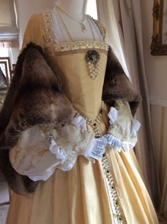 1650s Dress, Tudor Fashion Aesthetic, Tudor Era Fashion, Lady Bathory, 1500s Clothing, Tudor Clothing