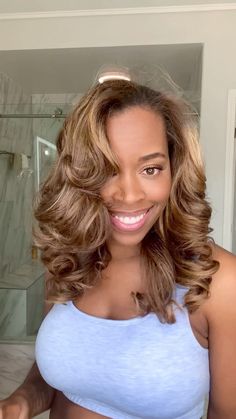 Black Woman Highlights Hair, Black Woman Highlights, Woc Hairstyles, Sandy Brown Hair Black Women, Blonde Silk Press, Brown Hair Black Women, Sandy Brown Hair, Brown Hair Dark Skin, Hair Color For Dark Skin