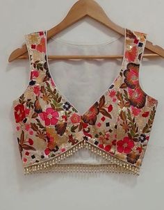 New Choli Blouse Design 2024, Blouse Designs Cut Sleeves, Cut Sleeve Blouse Design, 2024 Blouse Design, Choli Blouse Design Models, Indian Crop Top Designs, V Cut Blouse Design, New Blouse Designs Fashion 2024, Cut Sleeves Blouse