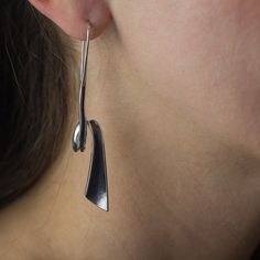 A pair of sterling silver earrings with exciting curves and oxidisation to create contrast. Ένα ζευγάρι σκουλαρίκια από ασήμι 925 με συναρπαστικές καμπύλες και οξείδωση για αντίθεση. Elegant Hand Forged Silver Earrings, Elegant Hand-forged Silver Earrings, Silver Long Drop Hand Forged Earrings, Modern Hand Forged Sterling Silver Earrings, Contemporary Earrings With Oxidized Finish, Contemporary Earrings With Oxidized Finish As Gift, Contemporary Oxidized Finish Earrings For Gift, Contemporary Oxidized Finish Earrings, Sterling Silver Oxidized Long Drop Earrings