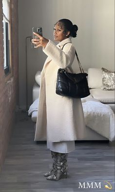 Winter Church Outfits, Carpet Ideas 2023, Grammy Awards Red Carpet, Carpet Ideas, Classy Winter Outfits, Cute Modest Outfits, Winter Fashion Outfits Casual, Stylish Work Attire, Classy Casual Outfits