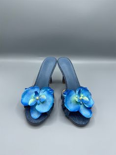 Shoes For Vacation, Blue Kitten Heels, Blue Sandals Heels, Blue Bridal Shoes, Flower Heels, Floral Heels, Next Shoes, Kawaii Shoes, Blue Orchids