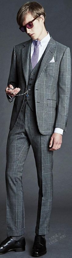 Tom Ford Spring 2016 Menswear | Men's Fashion | Moda Masculina | Shop at designerclothingfans.com Suit Texture, Handsome Outfit, Ford 2016, Tom Ford Suit, Business Style, Bespoke Tailoring