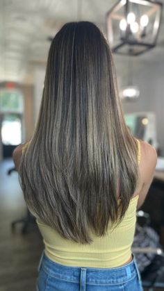 Layers Haircut V Shape, Rounded Bottom Haircut, Flat Layers Haircut, Long Think Haircut, Long Haircut For Thick Hair Straight, Round One Length Haircut, Subtle Layers Long Hair, Straight Layered Haircuts