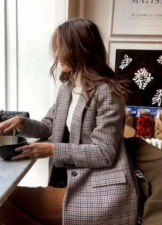 Work Outfits Frauen, Blazer Outfit, Yoga Photography, Cute Winter Outfits, Meryl Streep, Wardrobe Basics, Blazer Outfits, Work Outfits Women