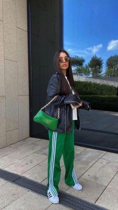 Green Joggers Outfit, Adidas Street Style, Green Pants Outfit