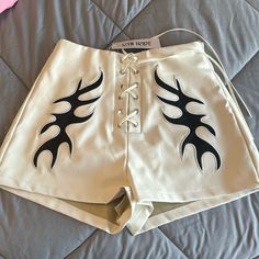 New Never Worn Summer Beige Shorts For Streetwear, Summer Streetwear Beige Bottoms, Beige Bottoms For Summer Streetwear, White Summer Streetwear Bottoms, Beige Summer Streetwear Bottoms, 12th Tribe, Shorts White, White Shorts, Cowboy