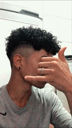 Hair Types Men, Waves Hairstyle Men, Fade Haircut Curly Hair, Men Fade Haircut Short, Men Hair Color, Short Curly Haircuts, Haircuts For Curly Hair