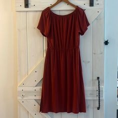 Women’s Below The Knee Midi Dress Size Large Never Worn, Just Tried On. So Comfy!! Casual Burgundy Short Sleeve Dress, Casual Burgundy Midi Dress, Large Size Dresses, Lady In Red, The Knee, Colorful Dresses, Midi Dress, Womens Dresses, Red