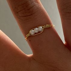 Handmade gold wire wrapped ring with 3 small and dainty pearls. Avaliable in any size. Wire Pearl Ring, Homemade Pearl Jewelry, Homemade Rings Wire, Diy Dainty Rings, Ring Out Of Wire, Wire Wrapping Rings, Wire Rings Diy, Wire Rings Ideas, Ring Homemade