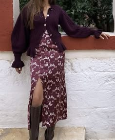 Low Contrast Outfits Style, Fall Dress And Sweater Outfit, Romantic Style Winter, Purple Fall Outfit, Purple And Brown Outfit, Soft Dramatic Casual Outfit, Parisian Fall Outfits, Worst Outfits, Boho Chic Outfits