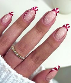 Green Christmas Nail Ideas, Green Christmas Nail, Red And Silver Nails, Green Christmas Nails, Christmas Nail Ideas, Silver Nail Designs, Candy Cane Nails, Christmas Gel, Romantic Nails