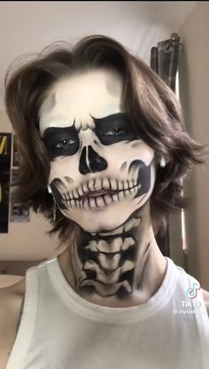 Make Up Halloween Hombre, Makeup Halloween Hombre, Skull Makeup Men, Skull Makeup Ideas, Calavera Makeup, Skull Makeup Halloween, Mens Halloween Makeup, Vampire Cosplay