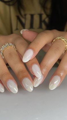 White Nail Ideas, Audio Room, White Nail, Bridal Nails, Minimalist Nails, Prom Nails, Hifi Audio