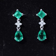 Productdetails
Sieraden hebben de kracht om het enige kleine ding te zijn dat je een uniek gevoel geeft. Deze hangende oorbellen zijn verfraaid met peer en Princess Cut Created Emerald en Round Cut Moissanite in Prong Setting. Deze Created Emerald Dangle Earrings zijn verkrijgbaar in goud. Vertel jouw verhaal door deze prachtige klassieke bruidsoorbellen te dragen.

Productinformatie

SKU
SHP-OORBELLEN022012398


Lengte
22 mm


Breedte
8 mm


Hoogte
4,4 mm


Gewicht
2,76 g (bij benadering)



LAB GEMAAKT EMERALD INFORMATIE

Aantal stenen
4 stuks


Totaal gewicht
3,20 karaat (bij benadering)


Afmeting (ongeveer)
Peer-6X8 mm-2 stuks
Prinses geslepen-5X5 mm-2 stuks


Kleur
Groen


Snijden
Briljant


Vorm
Peer, prinsessenslijpsel


Instellingstype
Pronginstelling


Kwaliteitsgraad
AAAA



MOI Emerald Drop Crystal Earrings, Luxury Emerald Teardrop Earrings, Formal Pear-shaped Emerald Earrings, Elegant Pear-shaped Emerald Earrings, Elegant Green Emerald-cut Diamond Earrings, Bridal Dangle Earrings, Lab Created Emerald, Detailed Jewelry, Tell Your Story