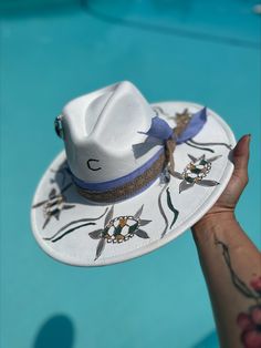 Cowboy Hat Design, Painted Hats, Boho Hat, Wide Brim Fedora, Summer Hat, Fedora Hat, Summer Hats, Wide Brimmed, Hat Designs