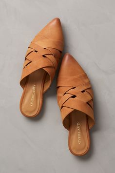 Best Walking Sandals Work, Luxury Suede Round Toe Footbed Sandals, Luxury Suede Sandals With Round Toe, Casual Work Shoes Women Stylish, Best Slippers Women Leather, Winter Dress Shoes 2022, Woven Leather Shoes For Women, Anthropologie Shoes 2022, Trending Leather Shoes