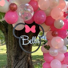 the balloon arch is decorated with minnie mouse balloons