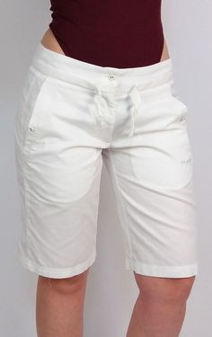 Beautiful Reebok summer bermuda shorts, very light see-through cotton, perfect for the warm season. Perfect condition, flawless! Would fit size S. Size tag reads S/ UK 10/FR S-38/Ger 36/IT S-40/Asia S. Please read the measurements below carefully and compare to one of your own garments, to avoid any disappointment regarding the fit. Measurements of the item, laying flat: - waist: 41 cm; - front rise: 24 cm; - length outseam (waist to cuff): 51 cm. Model wears size 8-10 UK, S-M European, is 160 c Summer Capris With Built-in Shorts, Summer Beach Capris With Pockets, Summer Knee-length Cargo Shorts With Built-in Liner, White Bermuda Shorts With Pockets For Summer, Casual Short Leg Cotton Capris, Sporty Knee-length Shorts For Summer, Casual Cotton Capris With Short Leg, Spring Bermuda Cotton Capris, Spring Cotton Bermuda Capris