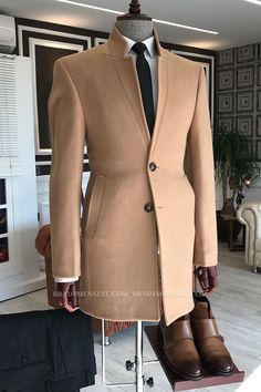 Shop for Cedric Light Brown Stand Collar Tailored Winter Business Jacket in BradyMensuit at best prices.Find the best Brown Stand collar slim fit blazers with affordable price. Business Dress Code, Stylish Mens Suits, Mens Wool Coats, Guy Fashion, Business Jacket, Classy Suits, Dress Suits For Men, Slim Fit Blazers, Fashion Suits For Men