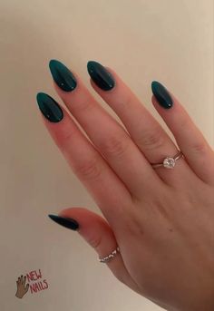 Forest Green Nails Almond Shape, Dark Green Hailey Bieber Nails, Shiny Dark Green Nails, Medium Dark Nails, Deep Emerald Green Nails, Almond Nails Forest Green, Petrol Green Nails, Deep Forest Green Nails, Dark Green Ombré Nails