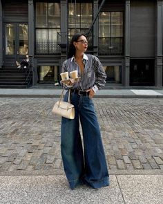 Wide Leg Jeans Outfits, Wide Leg Outfit, Portret Feminin, Style Wide Leg Jeans, Wide Leg Jeans Outfit, Stile Casual Chic, Leg Pants Outfit, Perfect Denim