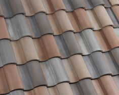 an image of a roof that is made out of clay