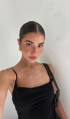 Soft Summer Makeup, Sleek Bun, Clean Makeup, Fashion Hair, Natural Makeup Looks, Clean Skincare, Summer Makeup, Girls Makeup, Pretty Face