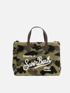 Camouflage sherpa fabric Vivian handbagSaint Barth embroideryDetachable shoulder strapInner pocket with zipEco leather handlesSizes: 30 x 20 x 12 cm Winter Bags, Sherpa Fabric, Fabric Handbags, Saint Barth, Camouflage Print, Zipped Bag, Chanel Deauville Tote Bag, Shopper Tote, Luxury Accessories