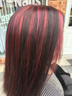 Thick Red Highlights, 200s Chunky Highlights, Red Stripes Hair, Red Hair With Black Highlights, Highlight Hair Ideas, Red Hair Streaks, Pretty Red Hair, Red Balayage Hair, Highlight Hair