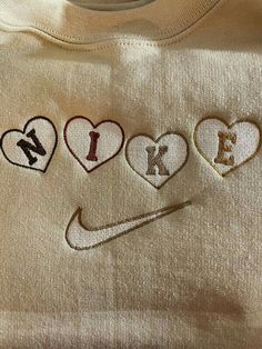 Valentines Apparel, Valentines Day Shoes, Embroidery Custom, Aesthetic Sweaters, Vintage Nike Sweatshirt, Cute Nike Outfits, Embroidered Crewneck, Cute Nikes, Nike Sweater