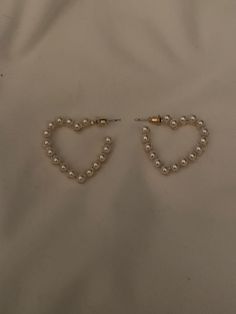 Heart Shaped Jewelry Aesthetic, Coquette Jewelry Silver, Rich Jewelry Aesthetic, Gold Jewelry Coquette, Heart Shaped Pearl Earrings, Pretty Jewellery Aesthetic, Couqutte Aesthetic Nails, Trendy Beaded Jewelry 2023, Couqutte Jewelry