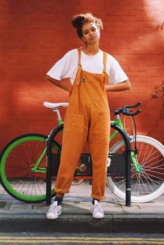 These are bold and bright dungaree overalls! #overalls #dungarees #jeans #denim Cute Dungarees, Robes Vintage, Mode Inspiration, Dungarees, Retro Outfits, Looks Vintage