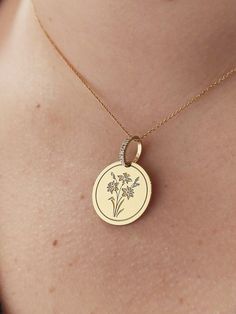 14K Moissanite Diamond Daffodil Flower Pendant - Birth Flower Necklace - Gold Birth Month  Jewelry  The pendant in the image are 18mm/0.70 inches  Find all the information you need about your pendant: Material: 14K Solid Real Gold Stamp: 585 (14K) Pendant's Size: (5 sizes available) -      0.62 inches / 16mm (diameter) -0.70 inches / 18mm (diameter) -0.78 inches / 20mm (diameter) -0.86 inches / 22mm (diameter) -0.94 inches / 24mm (diameter) Pendant Thickness: 0.5mm Inner diameter of the jumpring: 7.5x5.5mm Gemstone: Total 8 Moisannite Diamonds Classic Moissanite White Round Brilliant Cut Faceted Clarity: VVS+ Color - D+ Hardness - 9.25 on Moh's scale FREE Backside Engraving Gift Box Included! Necklace Length: (thin and dainty) -Without Chain -16 inches / 40cm -18 inches / 45cm -20 inches / Elegant Engraved Flower Pendant Charm Necklace, Gold Engraved Flower-shaped Necklace, Engraved Yellow Gold Flower-shaped Necklace, Yellow Birth Flower Pendant Necklace, Gold Flower Pendant Charm Necklace, Nickel Free, March Birth Flower, March Birth Flowers, Flower Necklace Gold, Birth Flower Necklace