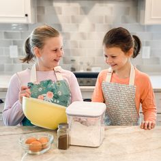 These aprons are great quick or beginner sewing projects. They are perfect to sew up with the young makers in your life. The finished apron is reversible, so the cook will always stay clean and stylish in the kitchen. They make a lovely holiday, teacher, hostess or housewarming gift and they sew up in no time!This pattern has been simplified to be easy to sew. It is a great way to show off a favorite fabric. Through making countless aprons and teaching how to make these aprons in person over the Sewing Kit Pattern, Beginner Sewing Projects, Beginner Sewing Patterns, Strawberry Mint, Riley Blake Fabric, Beginner Sewing, Fabric Bundle, Sewing Projects For Beginners, Sewing For Beginners