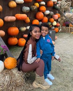 Mommy Daughter Photography, Mom And Son Outfits, Mommy Daughter Pictures, Pumpkin Patch Photoshoot, Couple Pregnancy Photoshoot