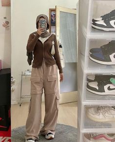 Hijab Looks Outfits, Cargo Hijab Outfit, Ootd Cargo Pants Hijab, Cargo Pants Outfit Hijab, Outfit Study Tour, Ootd Cargo, Outfit Hijab Ideas, Outfit Hijab Simple, Celana Kargo