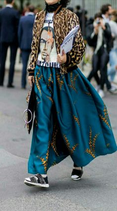 ☆Dries Van Noten in Fashion Week street Newyork Streetstyle Fall, Newyorker Fashion Street, Dries Van Noten Street Style, Newyorker Fashion, Dries Van Noten 2022, Newyork Streetstyle, Eclectic Clothing Style, Eclectic Clothing