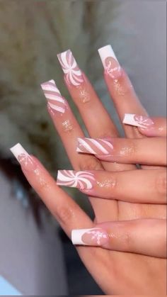 Pink Xmas Nails Almond, Christmas Nail Sets Pink, Pink Christmas Nails Acrylic Long, Christmas Nails Almond Pink, Christmas Nail Ideas Pink, Pink Christmas Nails Square, Nail Inspo Christmas Simple, Nail Inspo For Christmas, Christmas Nail Inspo Acrylic